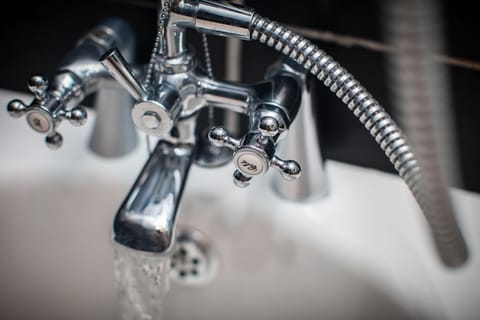 Double Room | Bathroom | Combined shower/tub, free toiletries, hair dryer, towels