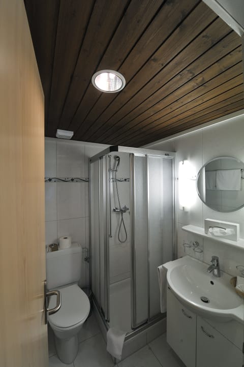 Single Room | Bathroom | Hair dryer