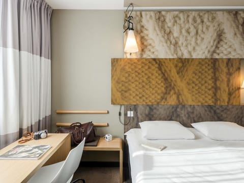 Standard Room, 1 Double Bed | Pillowtop beds, desk, blackout drapes, soundproofing