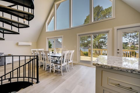 House (5 Bedrooms) | Interior