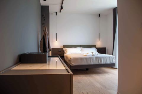 Elite Room | In-room safe, individually furnished, blackout drapes, soundproofing