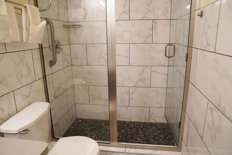 Standard Room (Queen) | Premium bedding, pillowtop beds, desk, laptop workspace