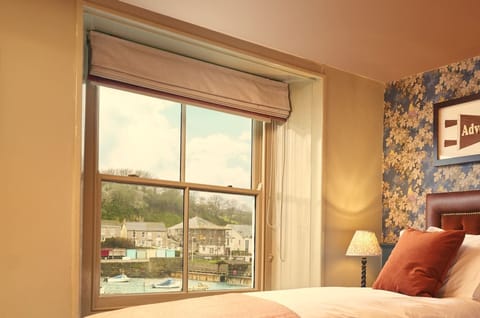 Standard Twin Room | Desk, iron/ironing board, free WiFi