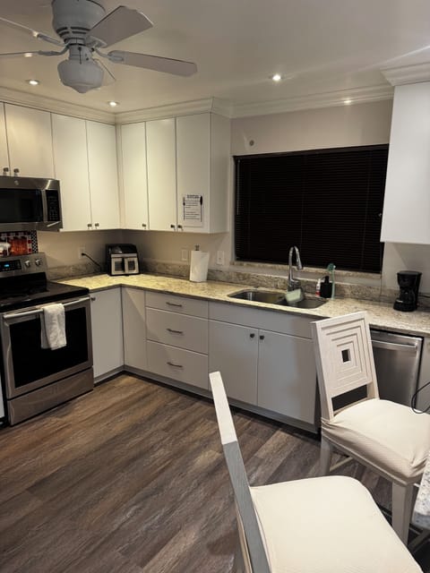 Full-size fridge, microwave, oven