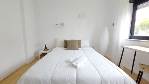 Basic Room | Desk, free WiFi, bed sheets
