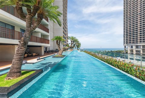 Outdoor pool, pool umbrellas, sun loungers