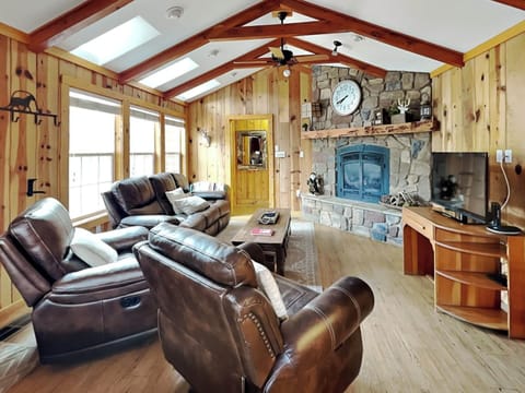 House (4 Bedrooms) | Front of property