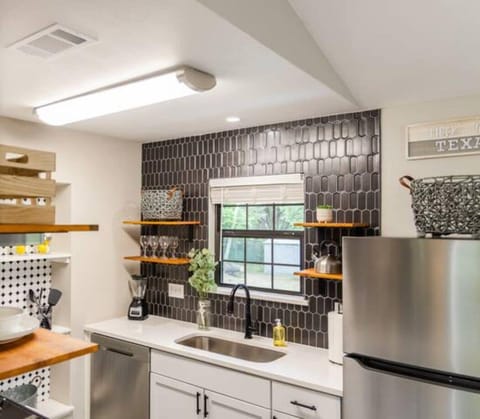 House, Patio, Courtyard View | Private kitchen