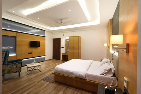 Deluxe Double Room, City View | Soundproofing, iron/ironing board (on request), WiFi (free)