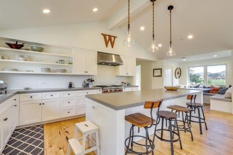 House (4 Bedrooms) | Interior