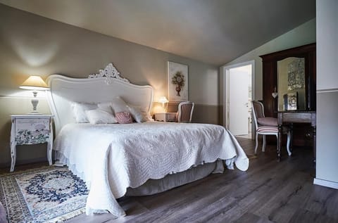 Deluxe Double Room, Garden View | Blackout drapes, free WiFi
