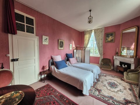 Suite, Garden View | Desk, free WiFi