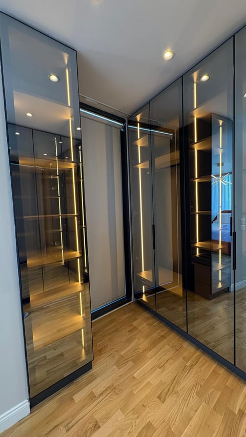 Three-Bedroom Deluxe Apartment | Free WiFi