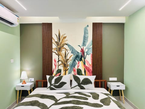Deluxe Double Room, Garden View | Desk, free WiFi