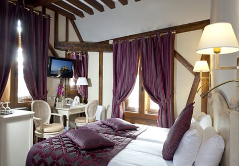 Standard Room | Premium bedding, minibar, in-room safe, desk