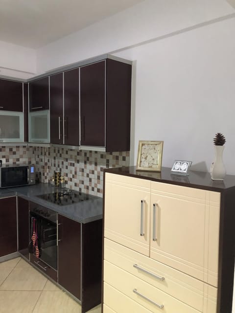 Deluxe Double Room, Balcony, Hill View | Private kitchen