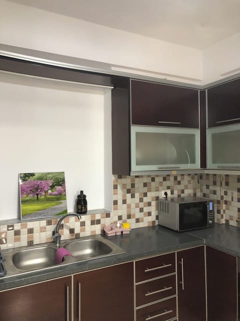 Deluxe Double Room, Balcony, Hill View | Private kitchen