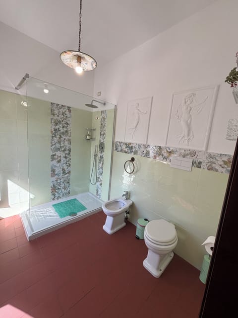 Desk, laptop workspace, free WiFi