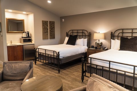  Lupine Meadows Suite | Premium bedding, in-room safe, blackout drapes, bed sheets