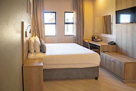 Family Quadruple Room | Desk, laptop workspace, free WiFi, bed sheets