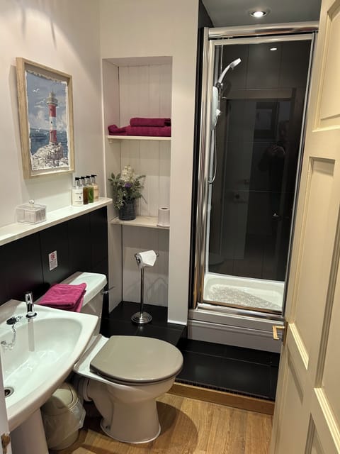 Twin Room | Bathroom | Shower, hair dryer, towels, soap