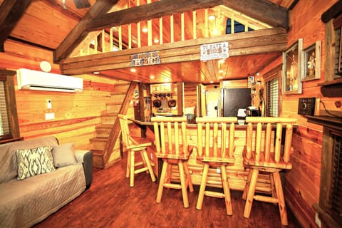 Family Cabin, Hill View | Private kitchen