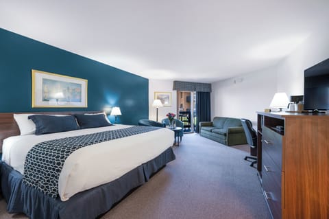 Standard Room, 1 King Bed with Sofa bed, Harbor View | Desk, laptop workspace, blackout drapes, free WiFi