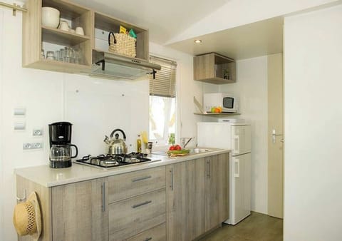 Comfort Mobile Home, 2 Bedrooms | Private kitchen