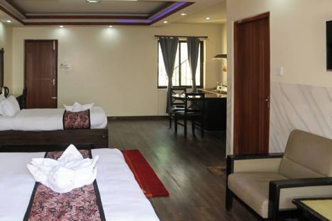 Deluxe Apartment | In-room safe, desk, laptop workspace, blackout drapes