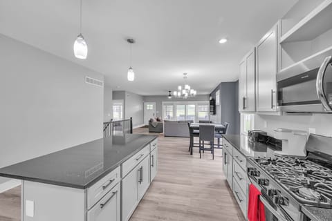 House, 4 Bedrooms | Private kitchen | Fridge, oven, coffee/tea maker, toaster