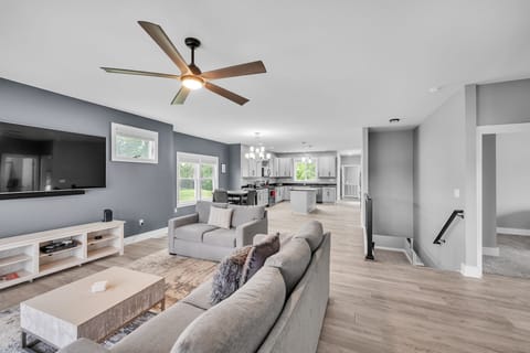 House, 4 Bedrooms | Living area