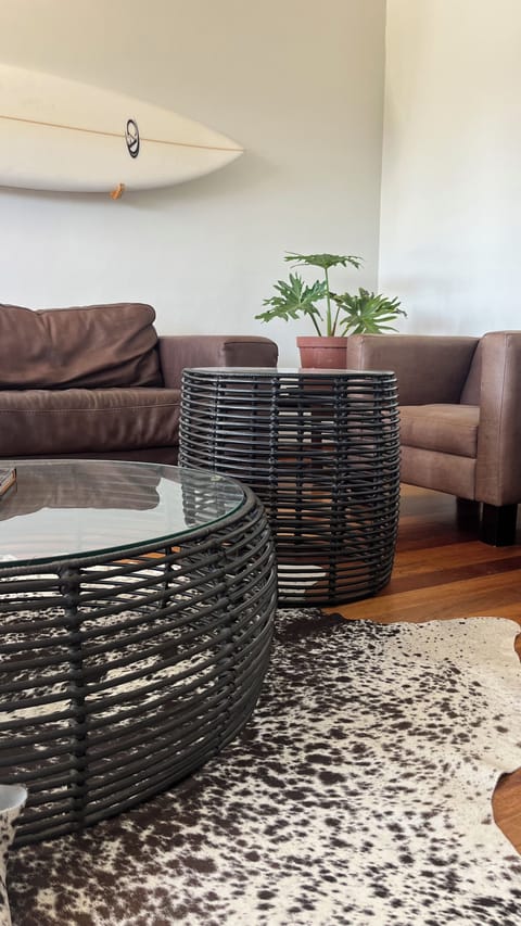 Deluxe Villa, Garden View | Living area | 40-inch Smart TV with digital channels, Netflix, books