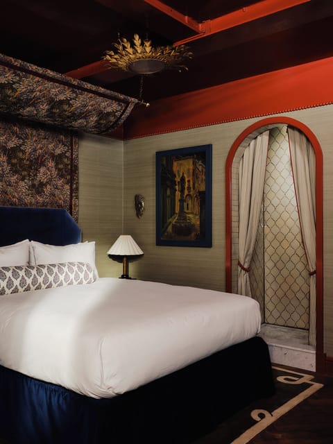 Luxury Suite | Desk, laptop workspace, free WiFi