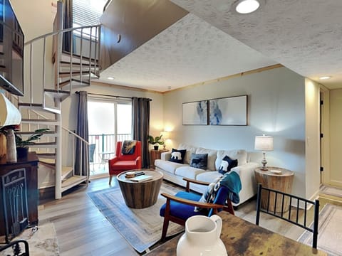 Condo (3 Bedrooms) | Front of property