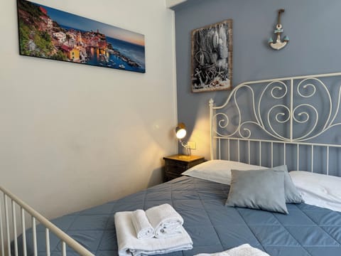 Basic Double Room, Mountain View | Minibar, in-room safe, free WiFi, bed sheets