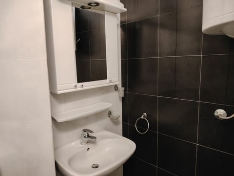 Shower, towels, soap, shampoo