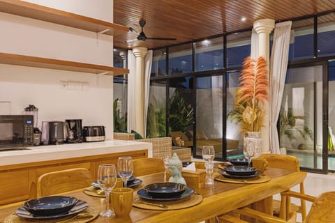 Classic Villa | Dining room