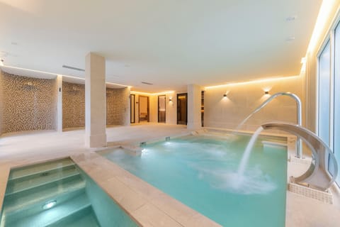 1 treatment room, massages