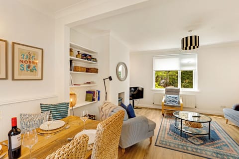 House | In-room dining