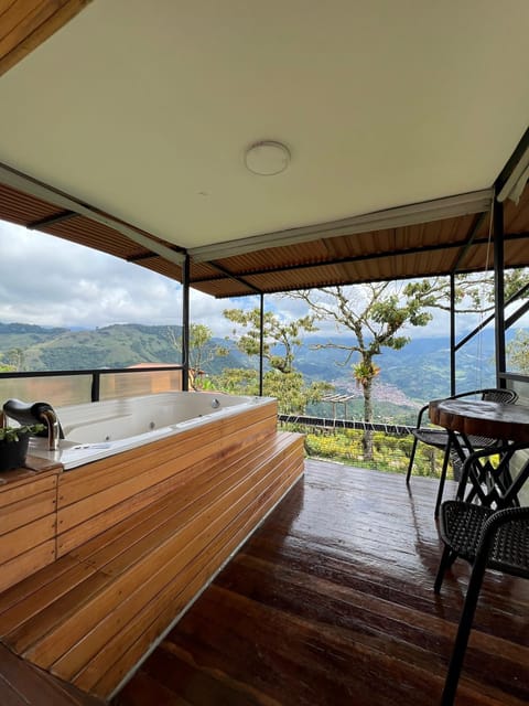 Deluxe Room, Park View | Living area