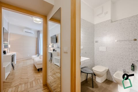 Standard Double Room | Bathroom | Hair dryer, bidet, towels, soap