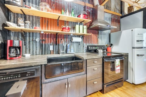 House (2 Bedrooms) | Interior