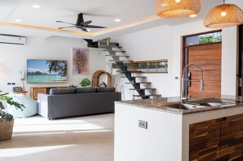 Luxury Villa, Mountain View | Living room