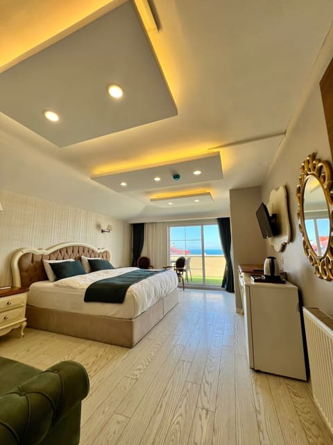 Junior Suite, Courtyard View | Soundproofing, free WiFi