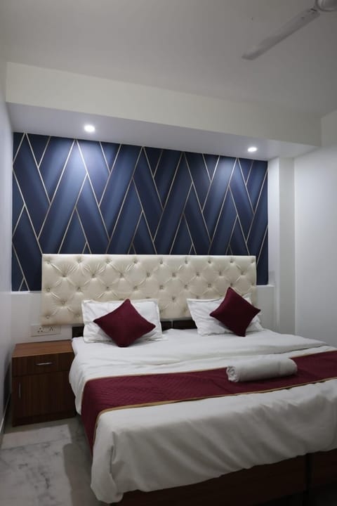Comfort Double Room, Balcony, Park View | Desk, free WiFi