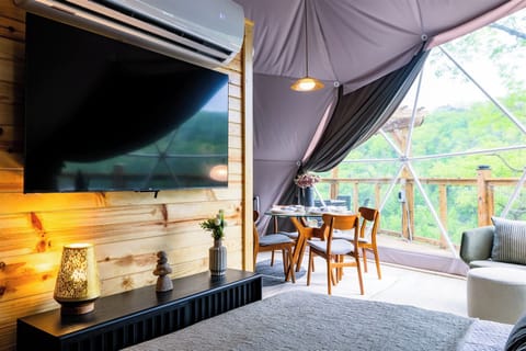 Luxury Dome, Mountain View | Living area