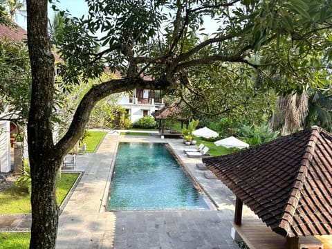 2 outdoor pools