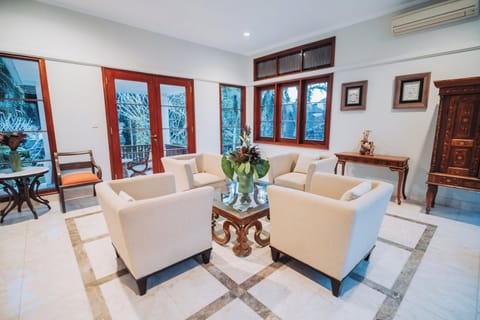 Griya Agung | Living area | 45-inch flat-screen TV with cable channels, Netflix, streaming services