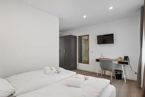 Comfort Triple Room | Desk, laptop workspace, free WiFi