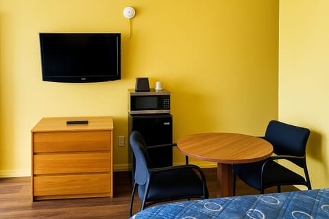 Desk, laptop workspace, free WiFi, bed sheets